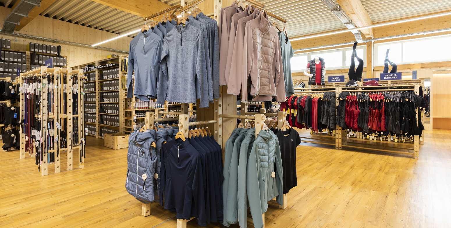 Sitzlounge im Kr�mer Pferdesport MEGA STORE